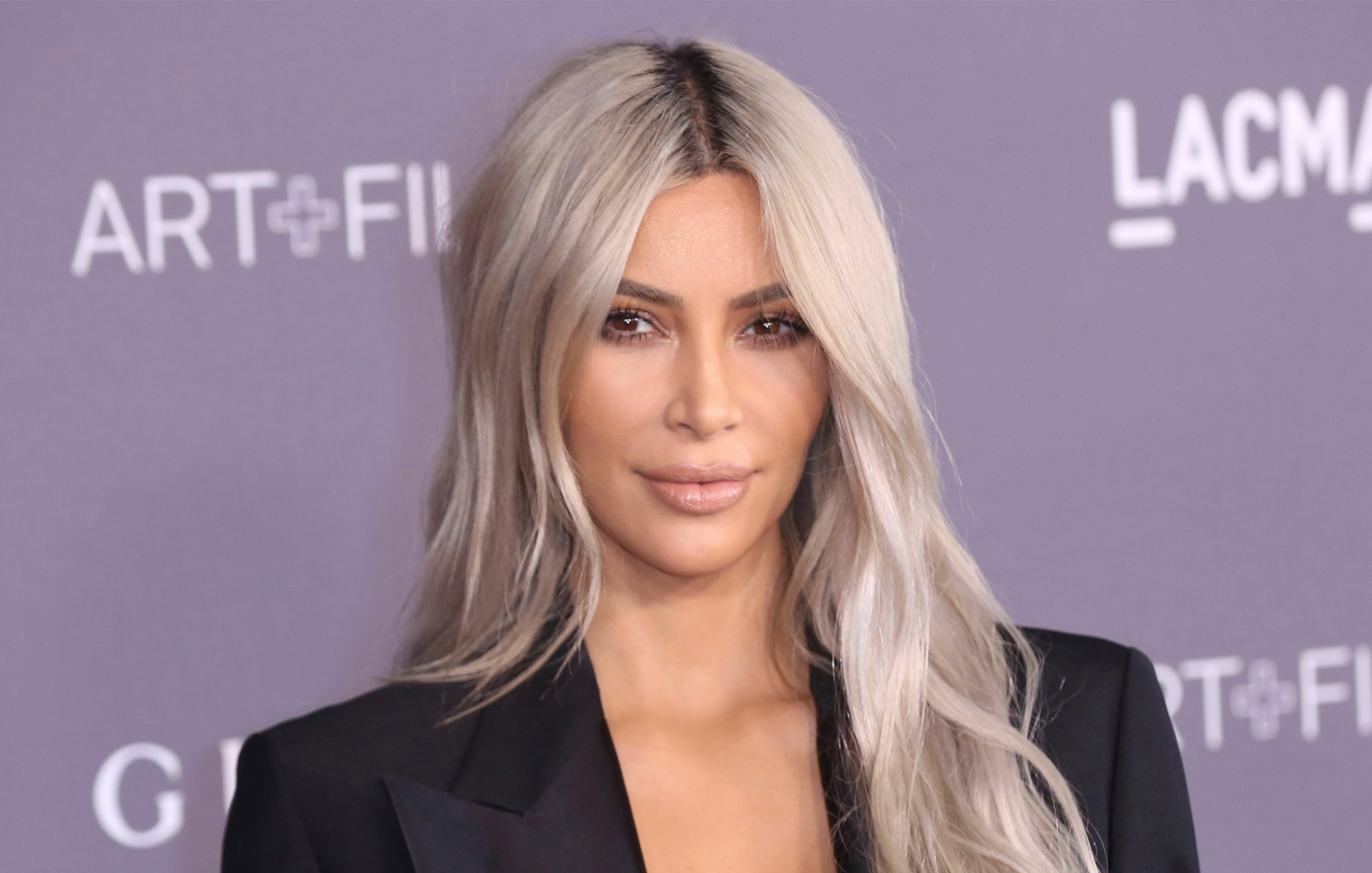 KIM KARDASHIAN KOZMETİK SEKTÖRÜNDE YERİNİ SAĞLAMLAŞTIRIYOR
