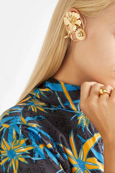 DETAYLARDAKİ GÖSTERİŞ