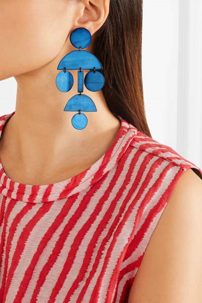 DETAYLARDAKİ GÖSTERİŞ