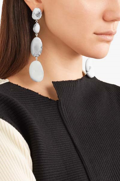 DETAYLARDAKİ GÖSTERİŞ