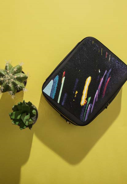 ÇANTALAR AÇIK ARTIRMAYA ÇIKIYOR