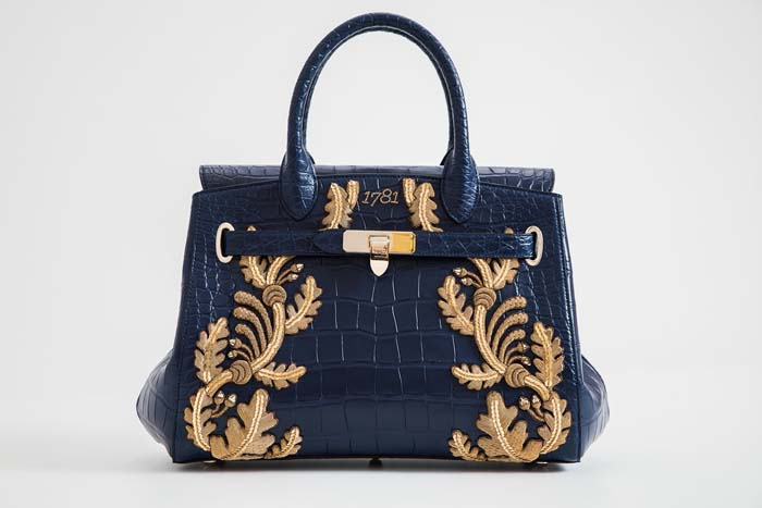 ÇANTALAR AÇIK ARTIRMAYA ÇIKIYOR