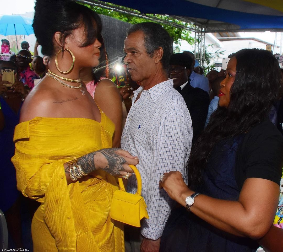 DOĞDUĞU ŞEHİR RIHANNAYI ONURLANDIRDI