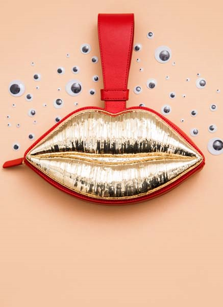 ÇANTALAR AÇIK ARTIRMAYA ÇIKIYOR