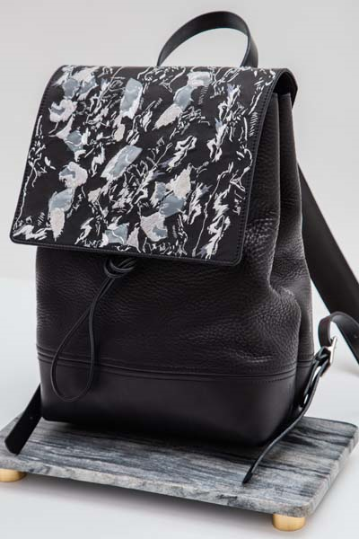 ÇANTALAR AÇIK ARTIRMAYA ÇIKIYOR