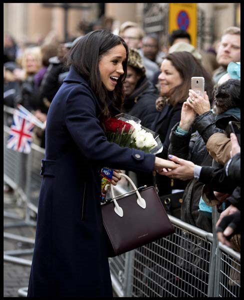 MEGHAN MARKLEIN ÇANTASI DAKİKALAR İÇİNDE TÜKENDİ