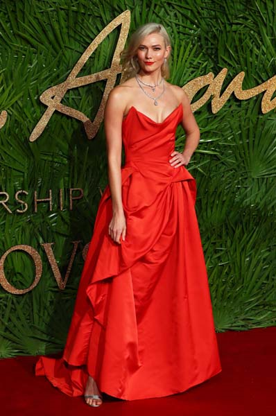 2017 İNGİLİZ MODA ÖDÜLLERİ KIRMIZI HALI