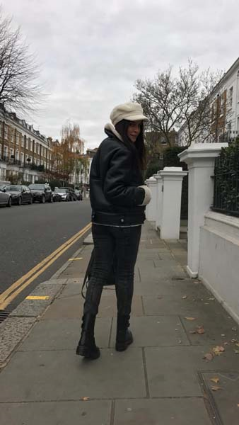 NESLİŞAH ALKOÇLAR DÜZYATAN LONDRADA TATİL YAPIYOR