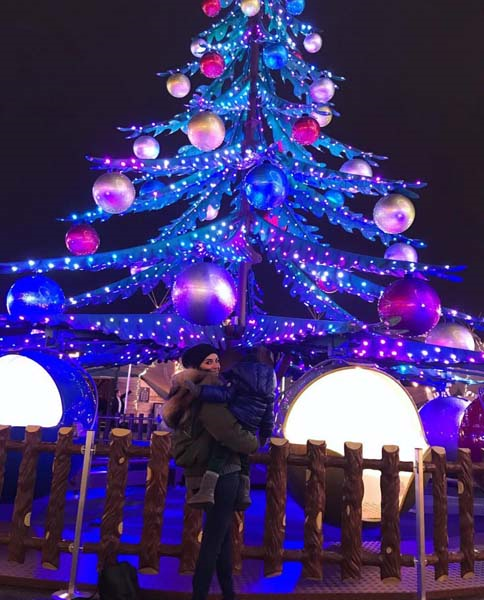 NESLİŞAH ALKOÇLAR DÜZYATAN LONDRADA TATİL YAPIYOR