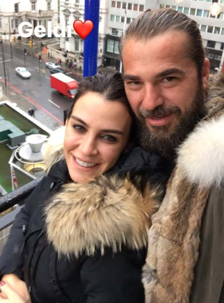 NESLİŞAH ALKOÇLAR DÜZYATAN LONDRADA TATİL YAPIYOR