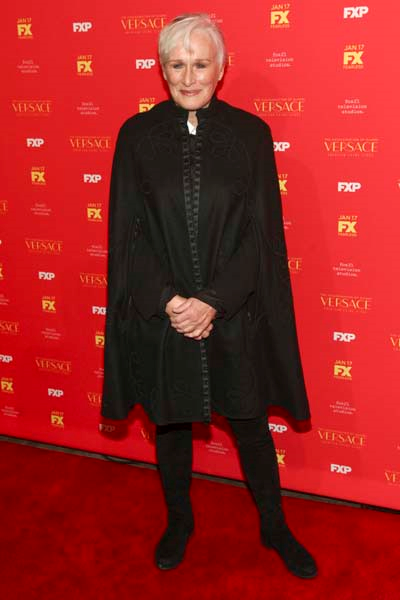 GIANNI VERSACENİN DİZİSİNİN ÖN GÖSTERİMİ