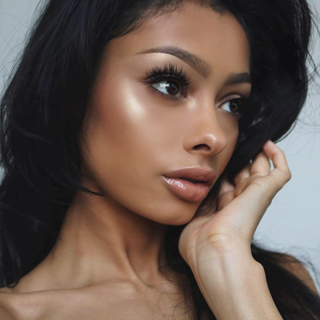 RIHANNADAN 14 RENKTEN OLUŞAN RUJ SERİSİ