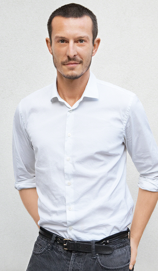 DVF İLE YOLLARINI AYIRIYOR