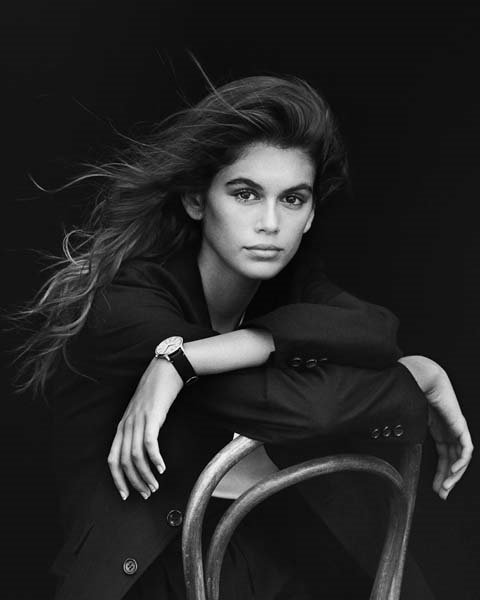 KAIA GERBER, ANNESİNİN İZİNDE
