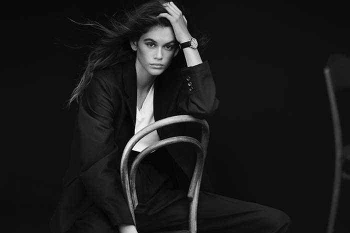 KAIA GERBER, ANNESİNİN İZİNDE