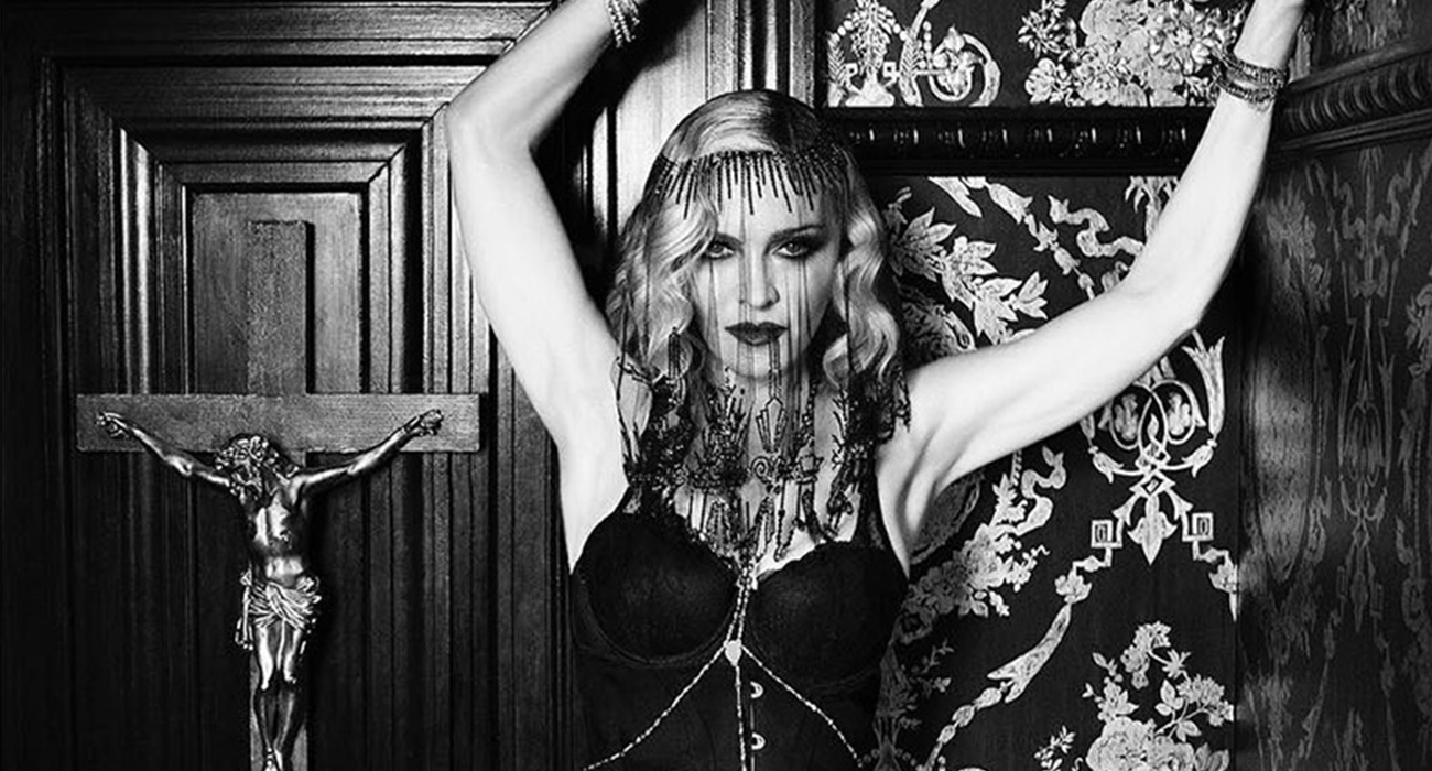 MADONNA CİLT BAKIM MARKASI İÇİN KAMERA KARŞISINDA