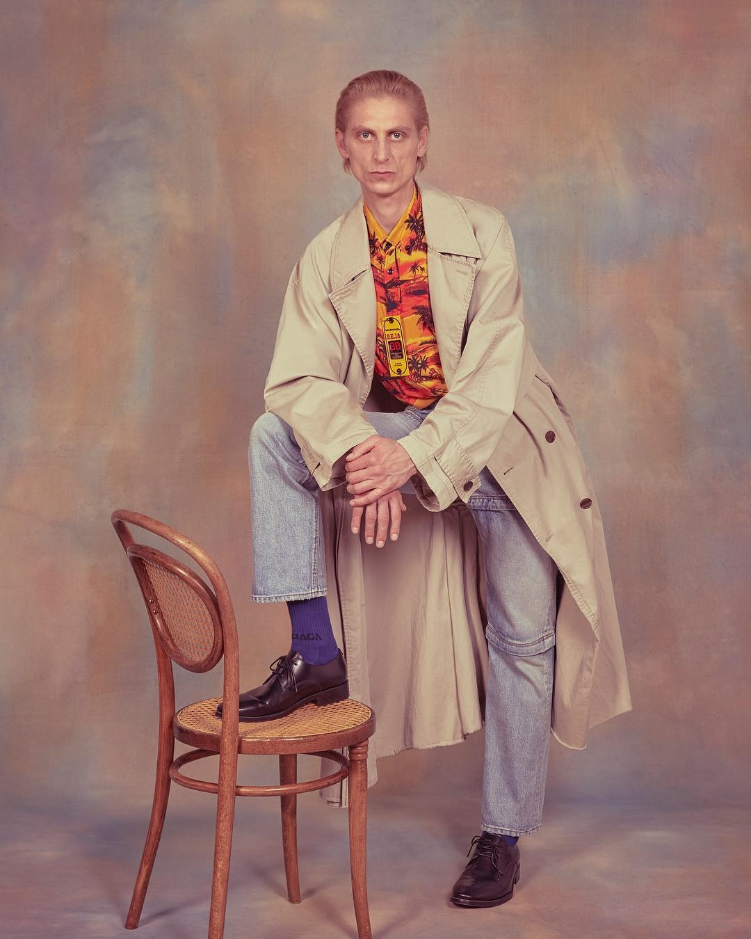 BALENCIAGADAN KÜLT AİLE FOTOĞRAFLARI