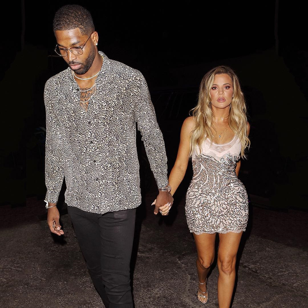 KHLOE KARDASHIAN HAMİLE OLDUĞUNU AÇIKLADI