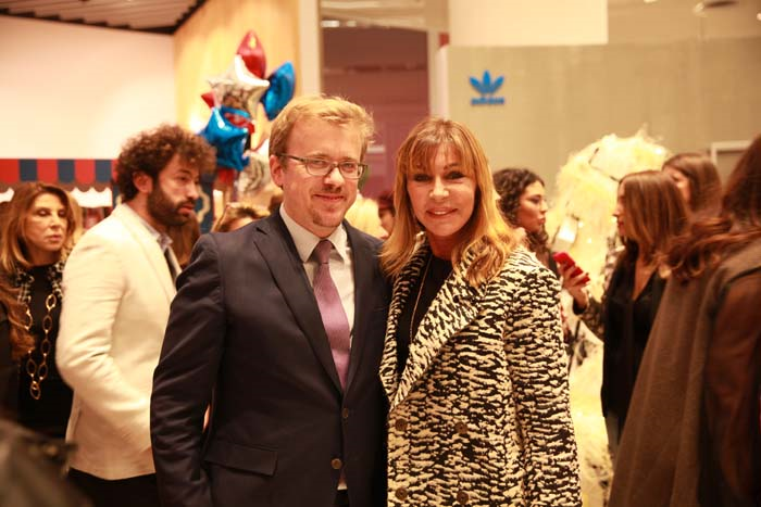 DEMET SABANCI GALERIES LAFAYETTEDE YENİ YILI KUTLADI