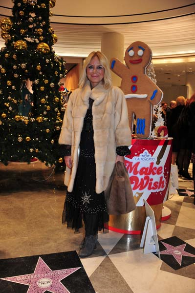 DEMET SABANCI GALERIES LAFAYETTEDE YENİ YILI KUTLADI