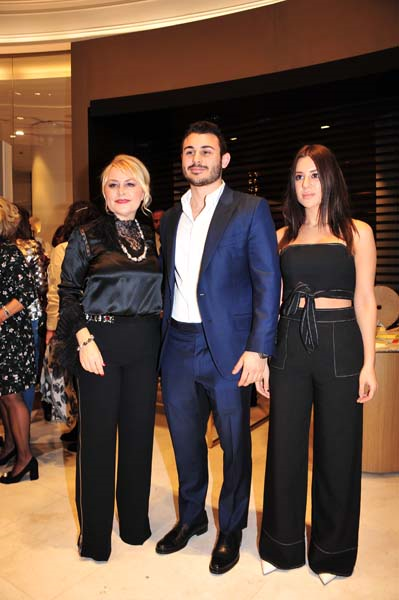 DEMET SABANCI GALERIES LAFAYETTEDE YENİ YILI KUTLADI