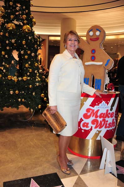 DEMET SABANCI GALERIES LAFAYETTEDE YENİ YILI KUTLADI