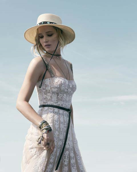 JENNIFER LAWRENCE DIOR'LA YENİDEN
