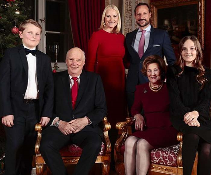 KRALİYETİN YILBAŞI KARTLARI