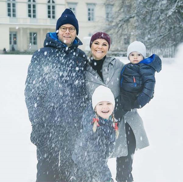 KRALİYETİN YILBAŞI KARTLARI