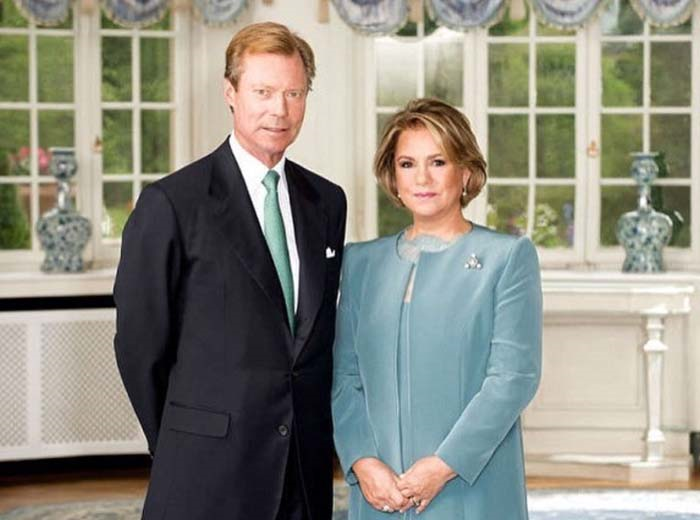 KRALİYETİN YILBAŞI KARTLARI