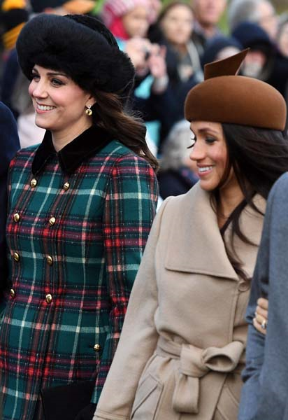 KATE MIDDLETON VE MEGHAN MARKLE AYNI KAREDE