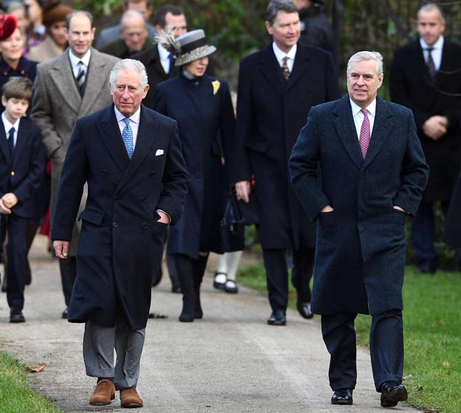 KATE MIDDLETON VE MEGHAN MARKLE AYNI KAREDE