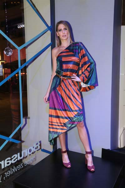 ATIL KUTOĞLU'NDAN VİYANA ESİNTİLİ YENİ YIL DAVETİ