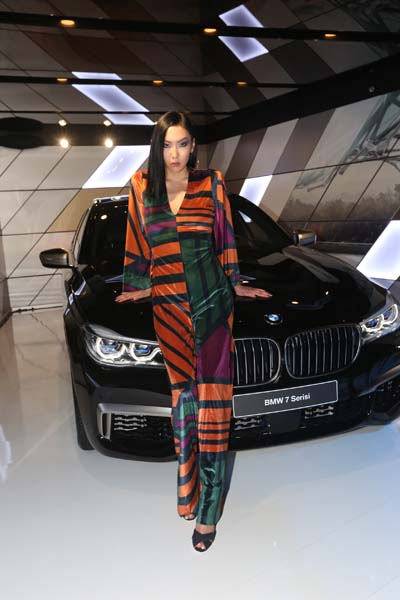 ATIL KUTOĞLU'NDAN VİYANA ESİNTİLİ YENİ YIL DAVETİ