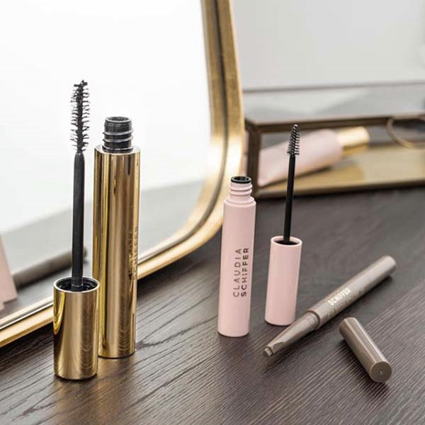 CLAUDIA SCHIFFER KENDİ MAKYAJ MARKASINI YARATTI