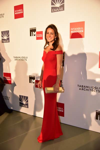 KIRMIZI SEVER CEMİYET