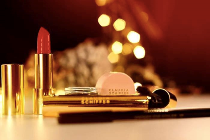 CLAUDIA SCHIFFER KENDİ MAKYAJ MARKASINI YARATTI