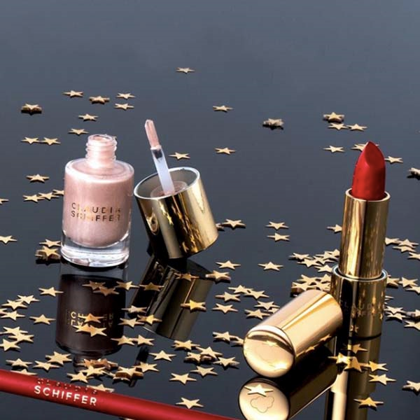 CLAUDIA SCHIFFER KENDİ MAKYAJ MARKASINI YARATTI