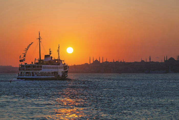 ASLI HOTİÇ TÜRKERİN LÜKSLERİ