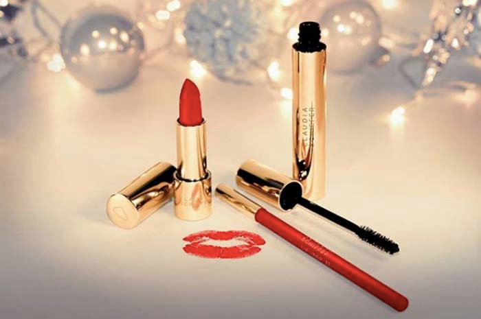 CLAUDIA SCHIFFER KENDİ MAKYAJ MARKASINI YARATTI