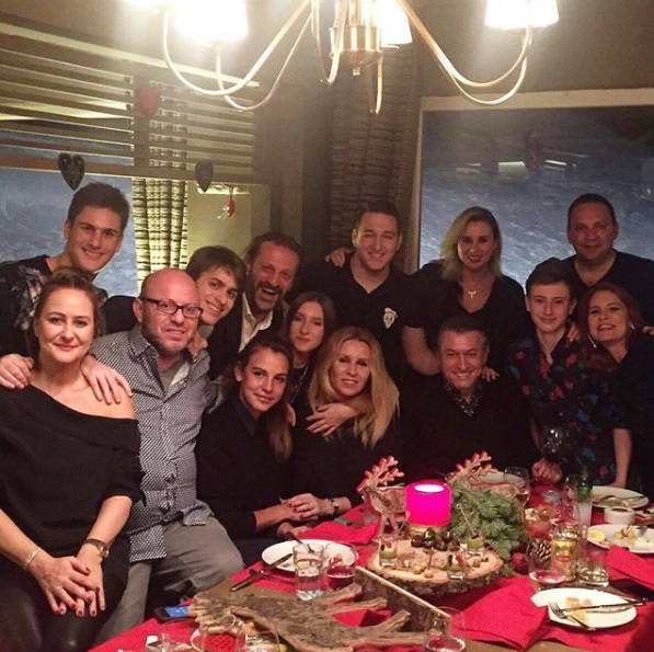 ÜNLÜ YILDIZLAR VE CEMİYET 2018İ NASIL KUTLADI?