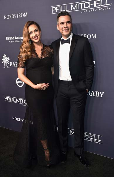 JESSICA ALBA OĞLUNU KUCAĞINA ALDI