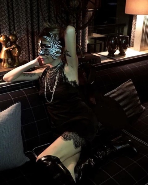 ÜNLÜ YILDIZLAR VE CEMİYET 2018İ NASIL KUTLADI?