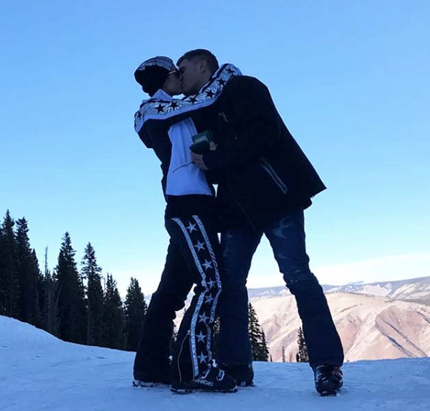 PARIS HILTON ASPENDE NİŞANLANDI!