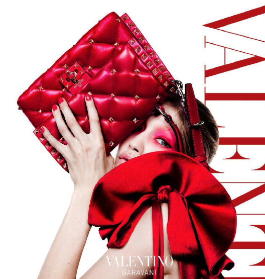 VALENTINODAN BAŞTAN ÇIKARICI GIGI HADID