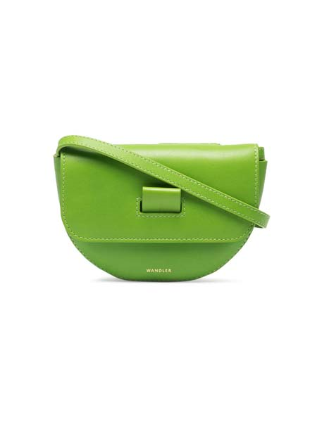 BEL ÇANTALARI SOKAĞI ELE GEÇİRDİ