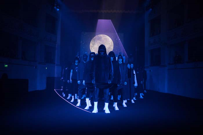 LES BENJAMINSDEN KENTİN GECE SİLUETİ 