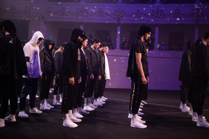 LES BENJAMINSDEN KENTİN GECE SİLUETİ 