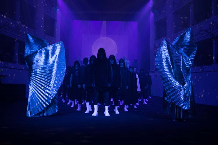 LES BENJAMINSDEN KENTİN GECE SİLUETİ 