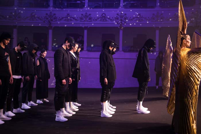 LES BENJAMINSDEN KENTİN GECE SİLUETİ 